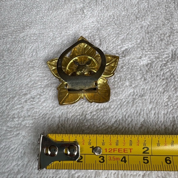 Vintage Gold Tone Floral Scarf Clip/Ring - Picture 9 of 10